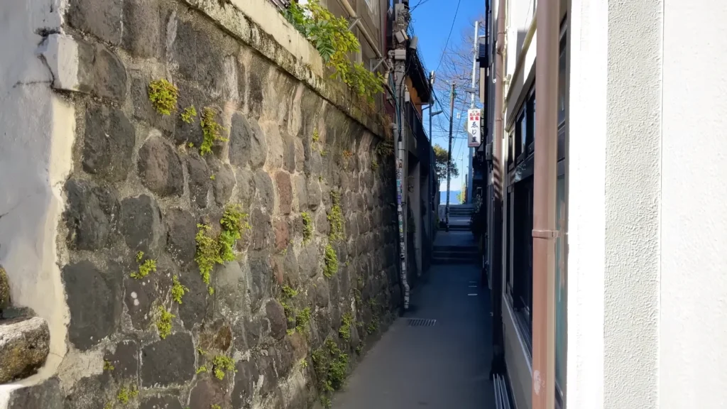 A narrow alley in Enoshima