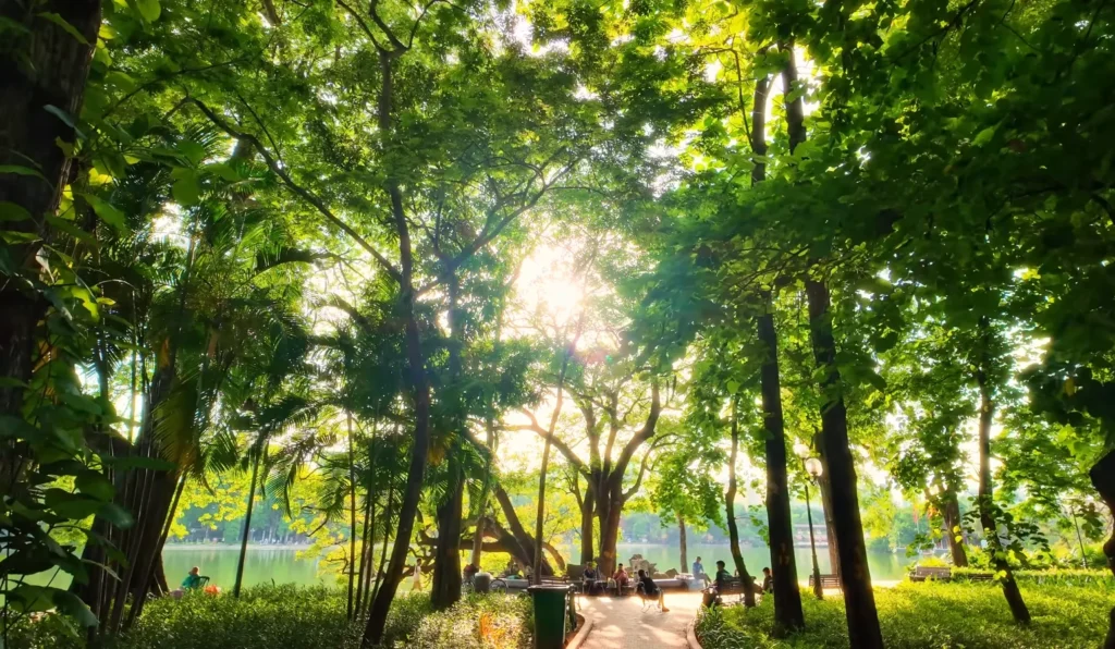 Hoan kiem lake park