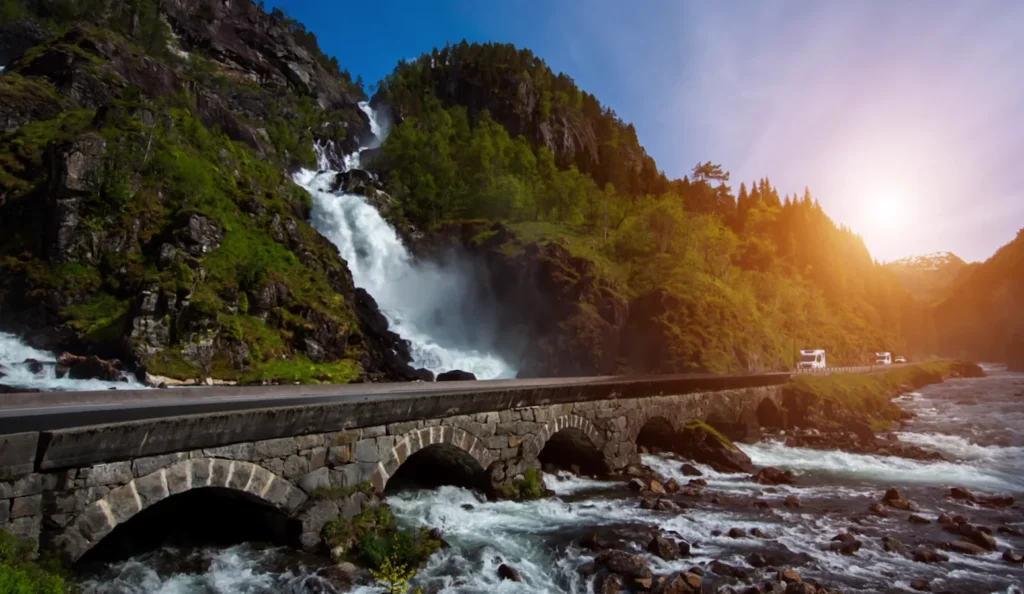 Låtefossen waterfall