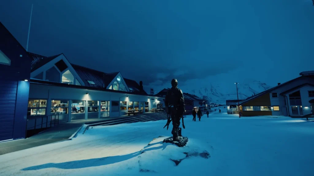 Cole mine worker statue in middle of svalbard