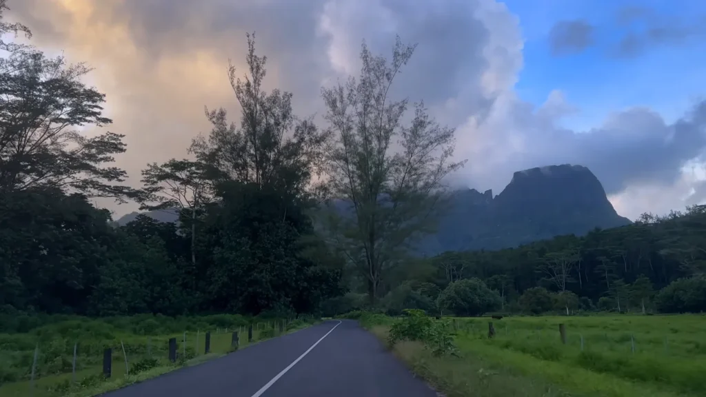 Way to belvedere lookout hiking sppot