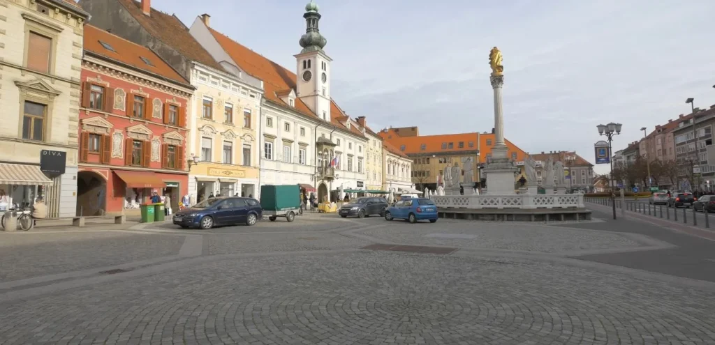 Maribor main square, Plague Column, baroque facades